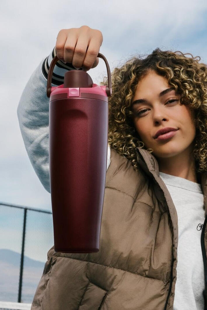 this water bottle lets you choose how you drink. And it does it beautifully.